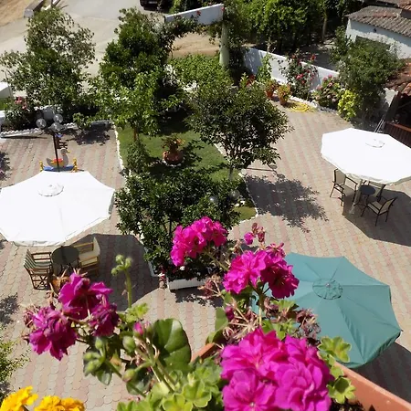 Des Roses Hotel