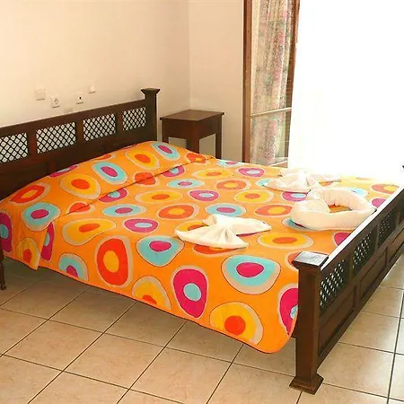 Aparthotel Des Roses Platanias (Thessaly)