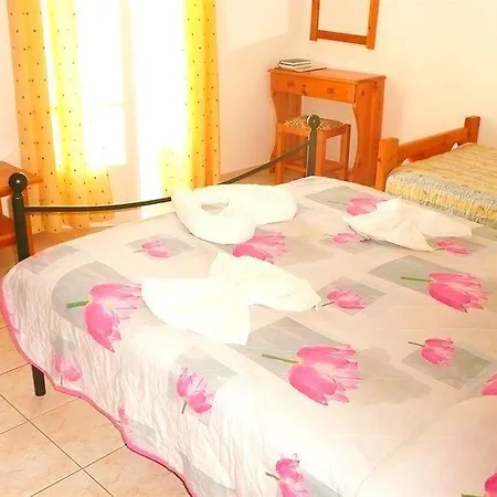 Aparthotel Des Roses Hotel 2*