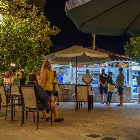 Des Roses Ξενοδοχείο με διαμερίσματα 2*