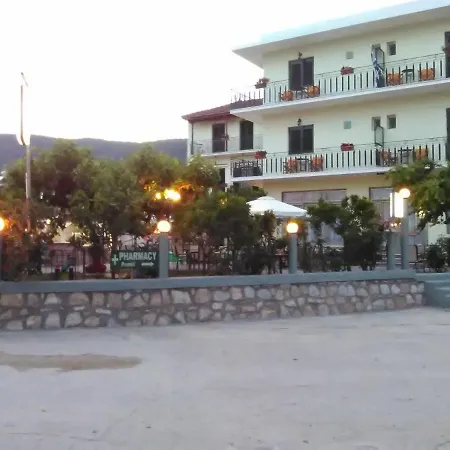 Des Roses Ξενοδοχείο με διαμερίσματα 2*