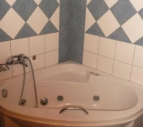 Des Roses アパートホテル プラタニアス